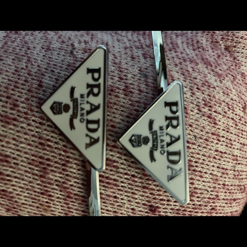 White barrettes clips